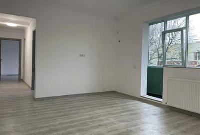 Apartament cu 3 camere semidecomandat în Berceni - 1