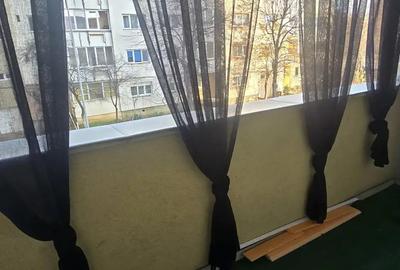 Apartament cu 3 camere semidecomandat în Central - 1