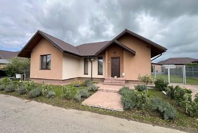 Casa Individuala mobilata si utilata complet, gradina amenajata, zona linistita - 1