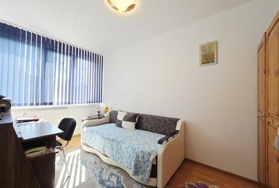 Apartament cu 3 camere semidecomandat, mobilat în Micro 16 - 10