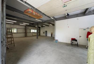 Spațiu comercial, de 1,000 mp, în Baza 3 - 3