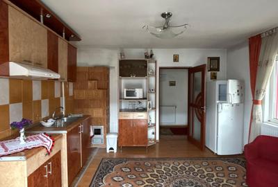 Casă individuală cu 4 camere cu Canalizare în Periferie - 1