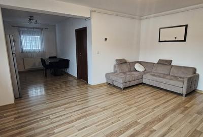 Apartament cu 2 camere decomandat în 1 Mai