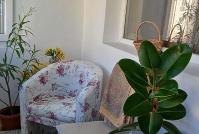 Apartament cu 3 camere semidecomandat în Central - 1