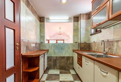 Casă cu 3 camere cu Teren 235 Mp în Ferentari