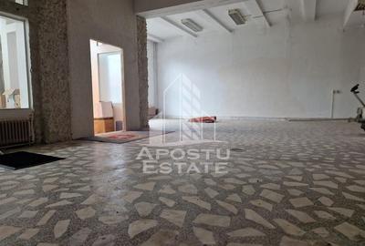Casa familiala cu spatiu comercial si garaj P+1E+M 720 Mp - 26