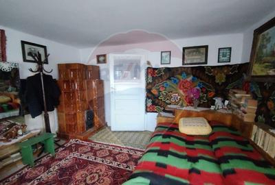 Casă cu 6 camere cu Canalizare în Central - 1