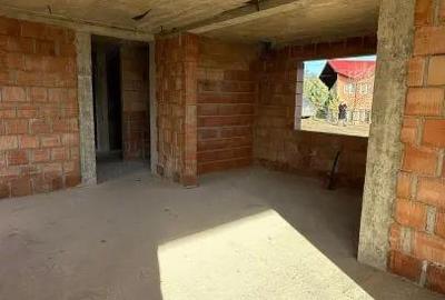 Casă cu Teren 536 Mp în Groși - 12