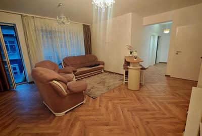 Apartament cu 3 camere decomandat, mobilat în Central