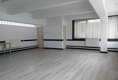 Casă cu 17 camere cu Teren 1000 Mp în Central