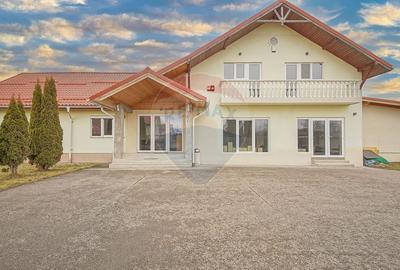 Casă cu 7 camere cu Teren 1400 Mp în Stupini - 3