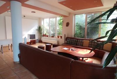 Vila/Pensiune,casa administrator,teren plat 2000Mp - 2