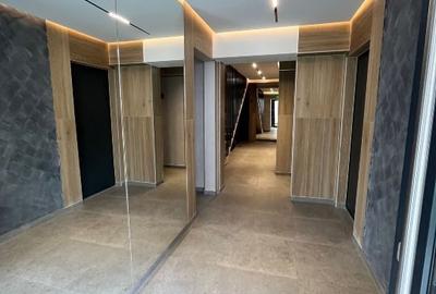 Apartament cu 3 camere decomandat în Tractorul - 2