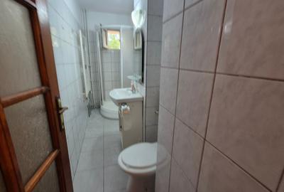 Pe frumoasa strada Harnicieila etajul 1, in bloc izolat termic - 8