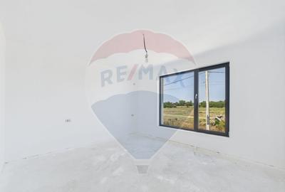 Vila cu 4 camere de vanzare- Darza -Crevedia - 3