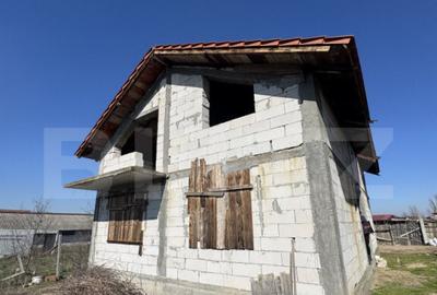 Casă cu 4 camere cu Teren 420 Mp în Cernele