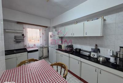 Apartament cu 3 camere decomandat în Central - 1