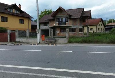 Casă cu 5 camere în Berislăvești - 2