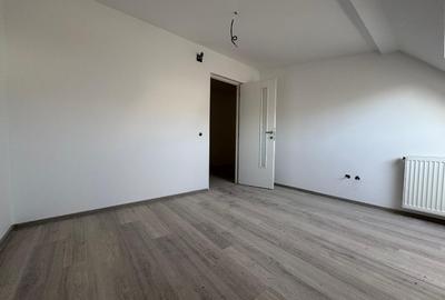 Apartament cu 2 camere decomandat în Tractorul