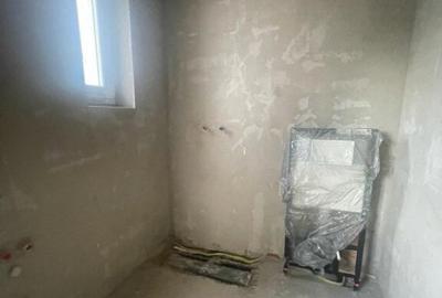 Casă cu 4 camere cu Teren 400 Mp în Central