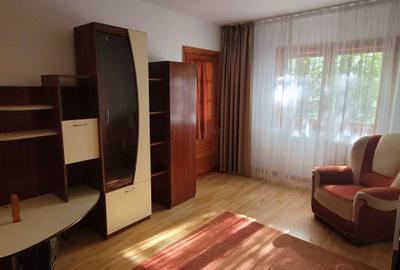 Apartament cu 2 camere decomandat în Nicolina