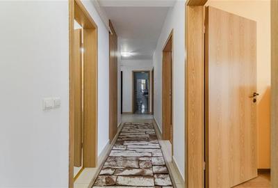 Apartament cu 3 camere decomandat, mobilat în Tractorul - 17