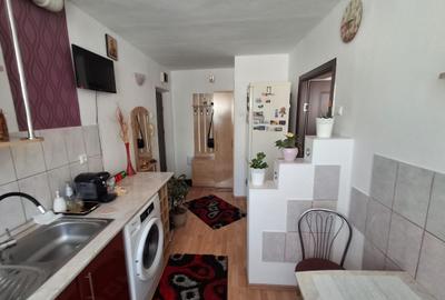 Apartament cu doua camere semidecomandat finisat si mobilat etajul 4 cu pod - 2