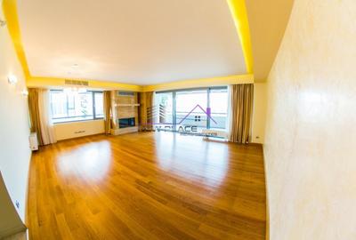 Apartament cu 4 camere decomandat în Primăverii