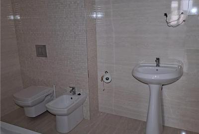 Apartament cu 2 camere decomandat în Tractorul - 20