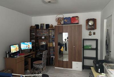 Apartament cu 3 camere decomandat în Tei - 8