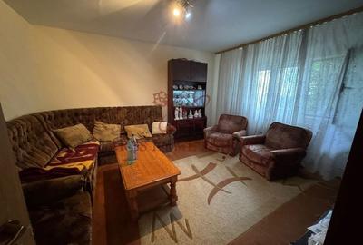 Apartament cu 3 camere decomandat în Dâmbovița