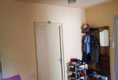 Apartament 3 camere, decomandat, 1 Mai vizavi de Spitalul Nr - 12