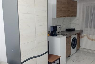 Garsonieră decomandată în Baza 3 - 4