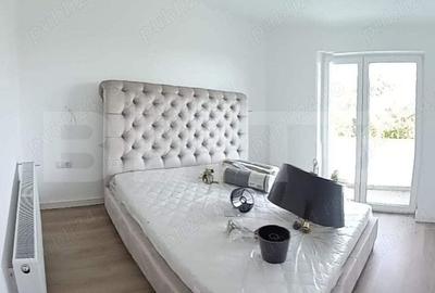 Apartament cu 5 camere decomandat în Micro 16