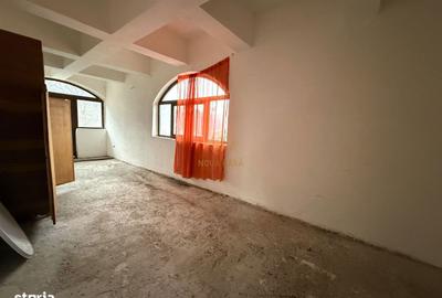 Casă cu Teren 2040 Mp în Central