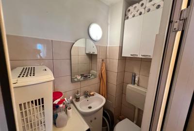 Apartament cu 3 camere decomandat în Far - 9