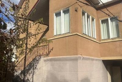 Casă individuală cu 4 camere cu Canalizare în Central - 2