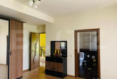Casă cu 7 camere cu Teren 2100 Mp în Cârcea - 4