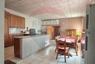 Casă cu 4 camere cu Teren 332 Mp în Ultracentral - 1