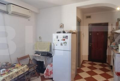 Garsoniera cu baie si geam mare  - scara foarte ingrijita - 6