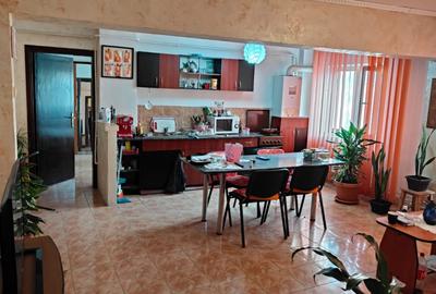 Apartament 3 camere decomandat, 65 mp, zona Bals - 3