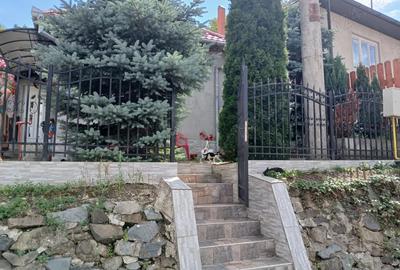 Casă în Central