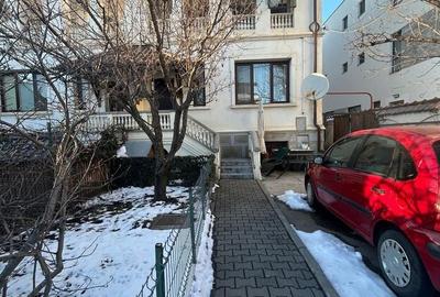 Casă cu 11 camere cu Canalizare în Barbu Văcărescu