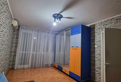 Apartament cu 2 camere decomandat în Fizicienilor