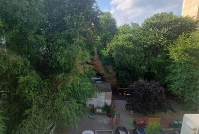 Apartament cu 2 camere semidecomandat, mobilat în Brâncoveanu