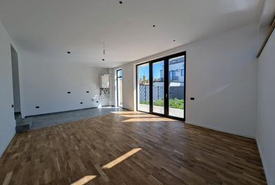 Casă cu 6 camere cu Canalizare în Central