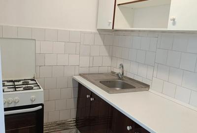 Garsonieră decomandată în Micro 9 - 2