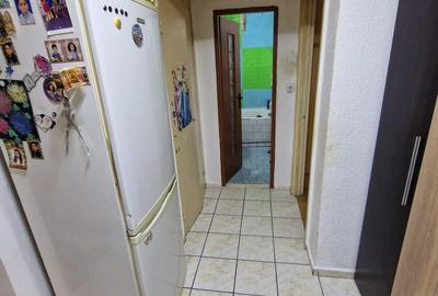 Se vinde apartament etaj unu , doua camere,decomandat pret 67000 euro negociabil - 2