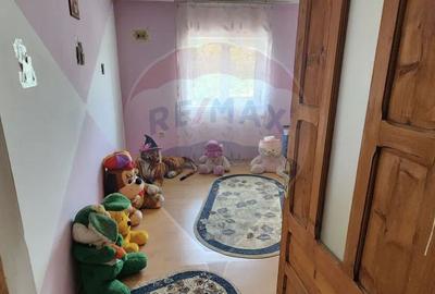 Casa spa?ioasa cu 6 camere, la doar ca?iva pa?i de ...