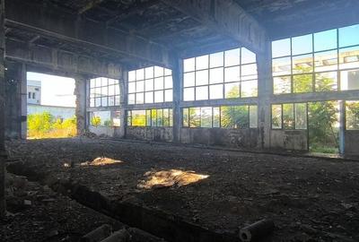 Spațiu comercial, de 631 mp, în Central - 13